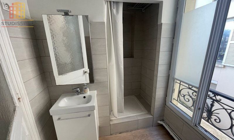 Studio 27m² Paris 10e - Étage 2/5, lumineux - Photo 1