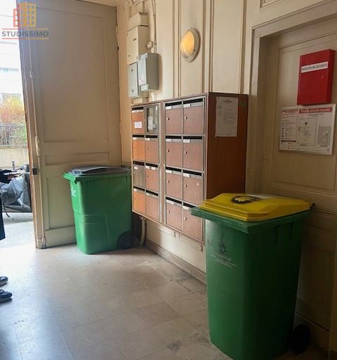 Chambre de bonne 8m² Paris 11e - Étage élevé, lumineux - Photo 3