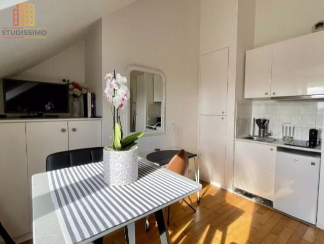 Studio 20m² Versailles 78000 - Ensoleillé, grande hauteur sous plafond - Photo 1