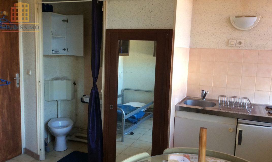 Studio 12m² Château-Landon - 1er étage - Photo 1