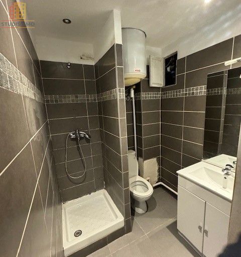 Studio 48m² Marseille 1er - À rafraîchir, 2e étage - Photo 1