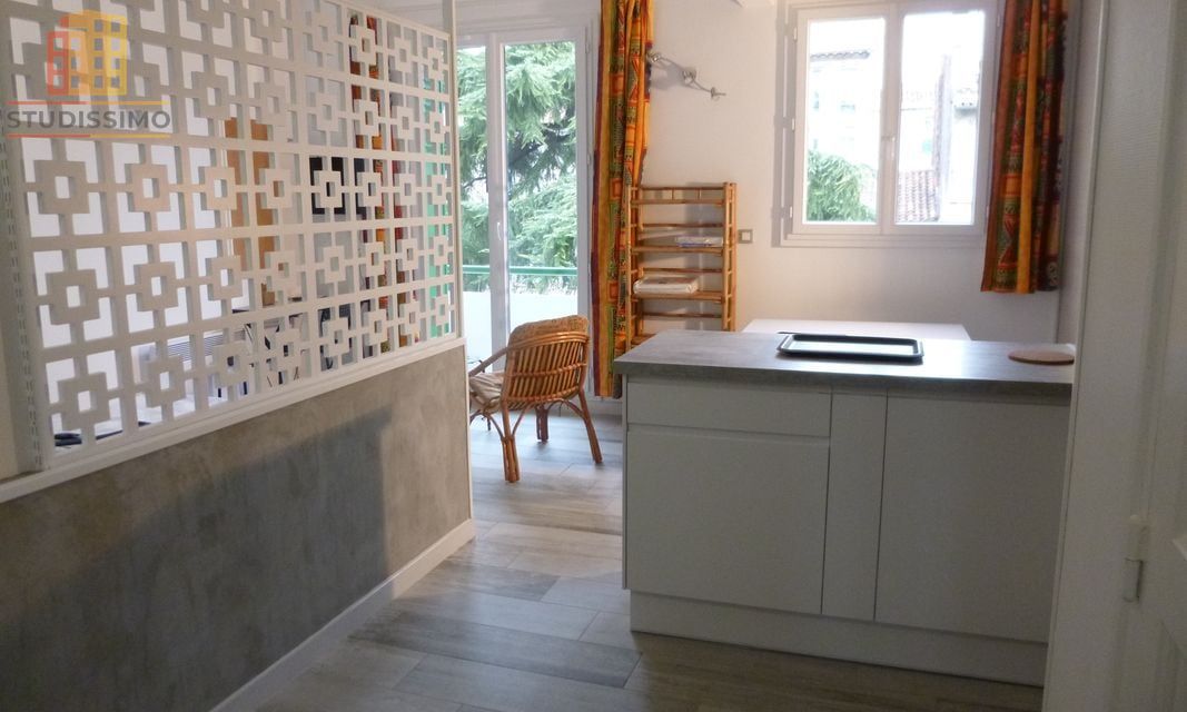 Studio 28m² Marseille 5e - Balcon, vue sur cour - Photo 2