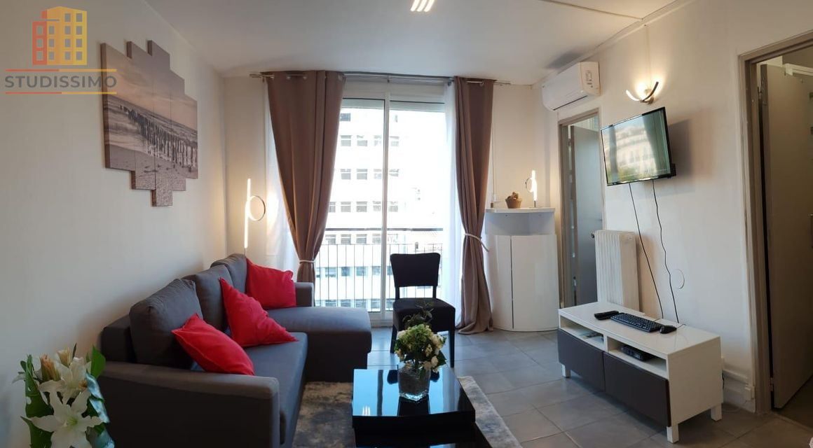 Studio 31m² Marseille 1er - 7e étage, vue Notre-Dame-de-la-Garde - Photo 1
