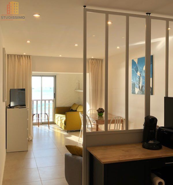 Studio 30m² Six-Fours-les-Plages Le Brusc - Rénové, face mer - Photo 4