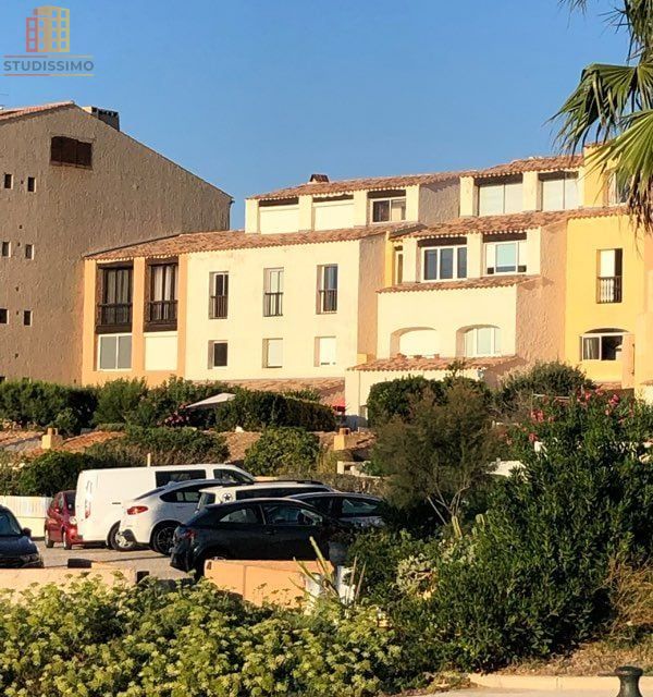 Studio 30m² Six-Fours-les-Plages Le Brusc - Rénové, face mer - Photo 1