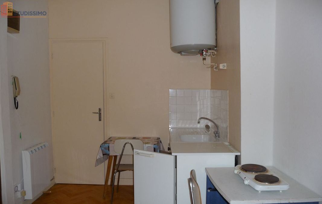 Studio meublé 19m² Bourg-en-Bresse - Centre-ville, calme - Photo 1