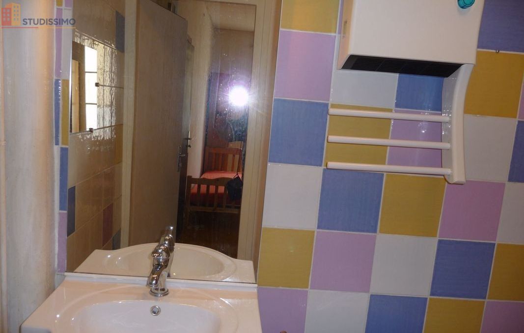 Studio meublé 19m² Bourg-en-Bresse - Centre-ville, calme - Photo 2