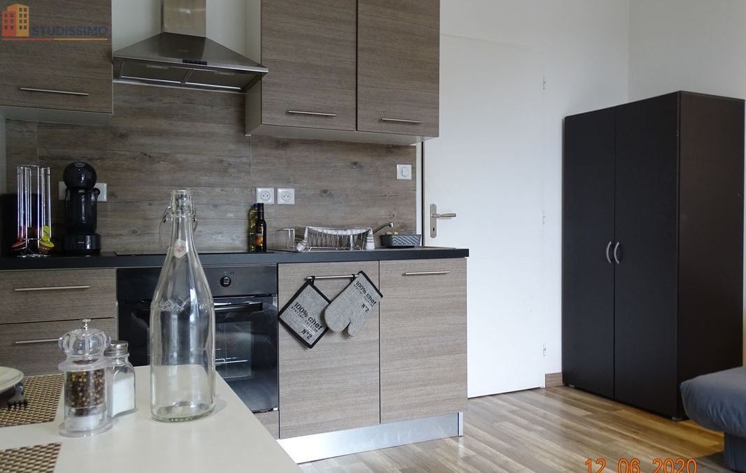 Studio meublé 18m² Bourg-en-Bresse - Proche clinique, disponible - Photo 2