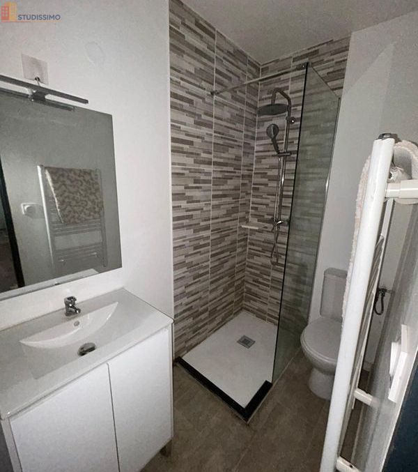 Studio meublé 20m² Saint-Quentin - Rénové, parking privé - Photo 1
