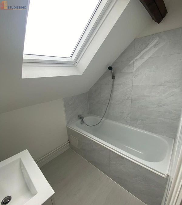 Studio 38m² Saint-Quentin - Entièrement rénové, cuisine équipée - Photo 1