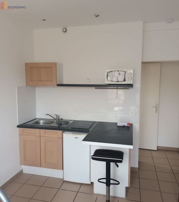 Studio meublé 18m² Montluçon 03100 - Place de parking - Photo 2