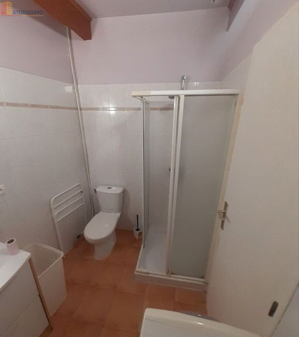 Studio meublé 29m² Puget-Théniers - Lumineux, dernier étage - Photo 2