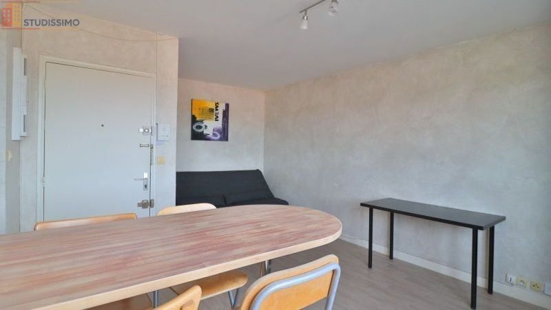 Studio meublé 25m² Saint-Julien-les-Villas - Dernier étage, lumineux - Photo 5