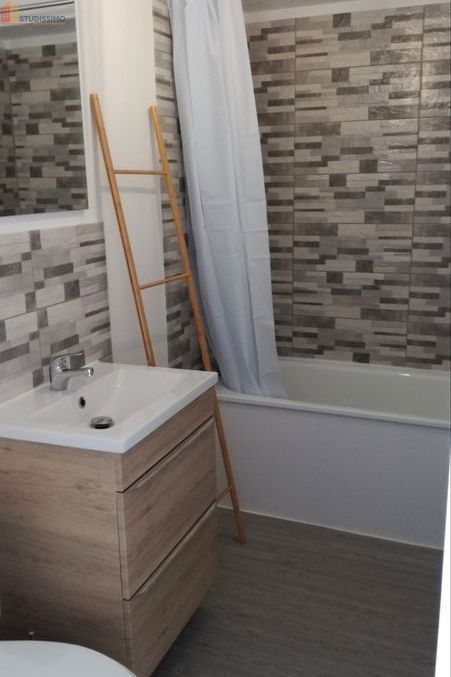 Studio meublé 26m² Saint-Julien-les-Villas - Charmant, 5e étage - Photo 2