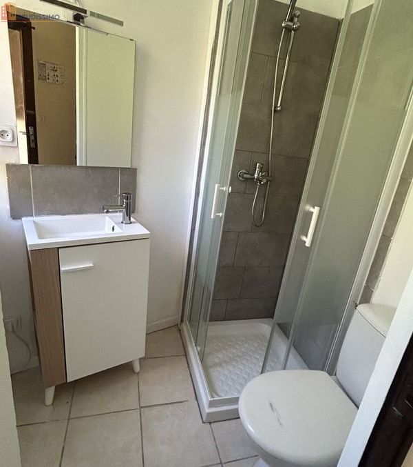 Studio meublé 33m² Decazeville - Meublé, DPE D - Photo 3