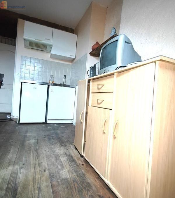 Studio meublé 31m² Sauveterre-de-Rouergue - Meublé, dernier étage - Photo 2