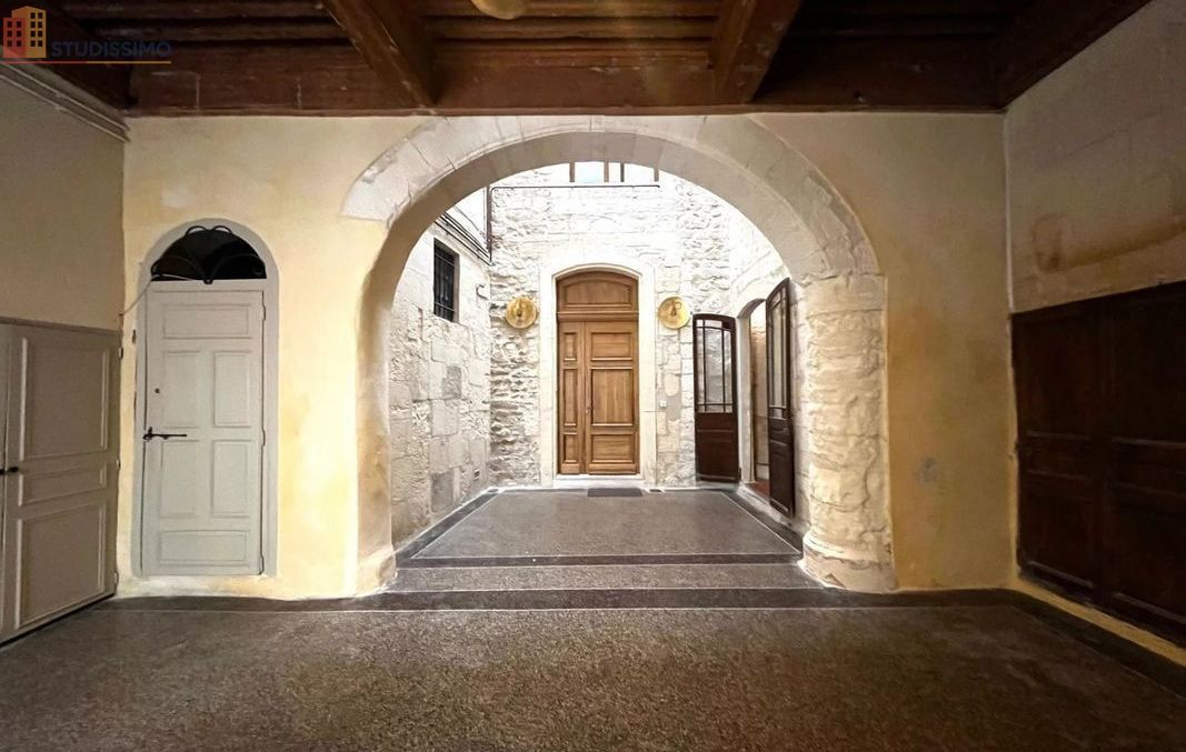 Studio meublé 44m² Arles - Spacieux, DPE D - Photo 2