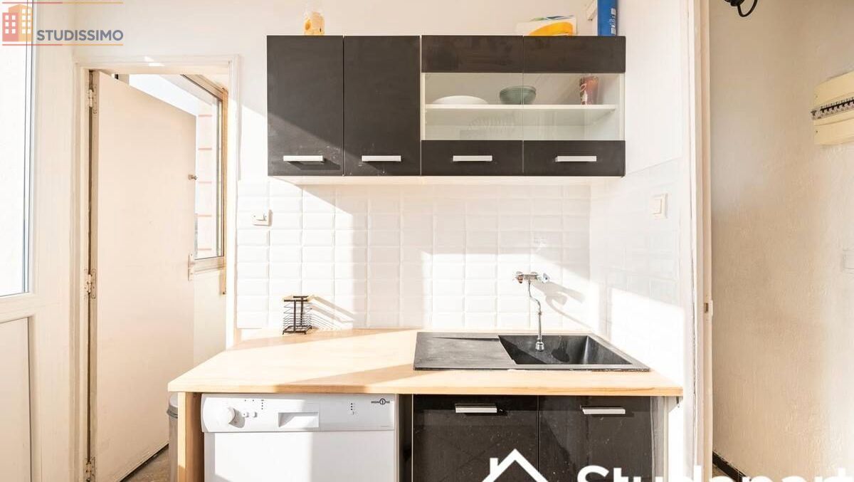 Studio meublé 11m² Marseille 3e - Lumineux, étage élevé - Photo 3