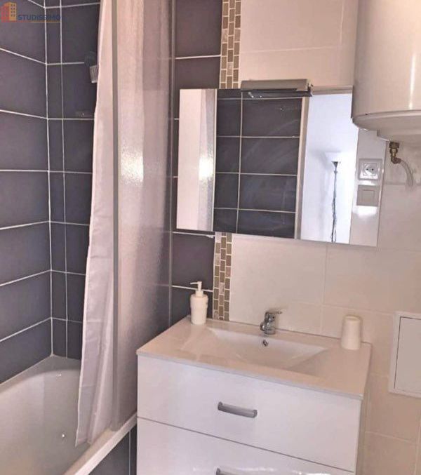 Studio meublé 25m² Arles centre - Calme, lumineux - Photo 2