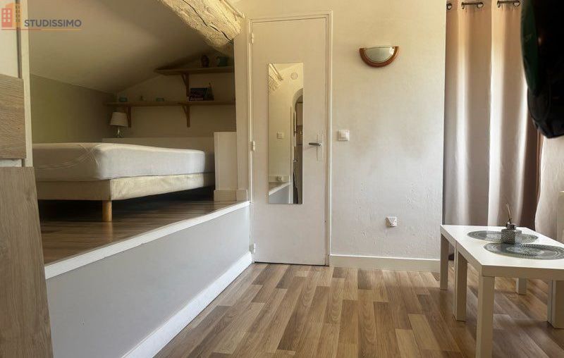 Studio meublé 23m² Eyguières 13430 - Meublé, dernier étage - Photo 1