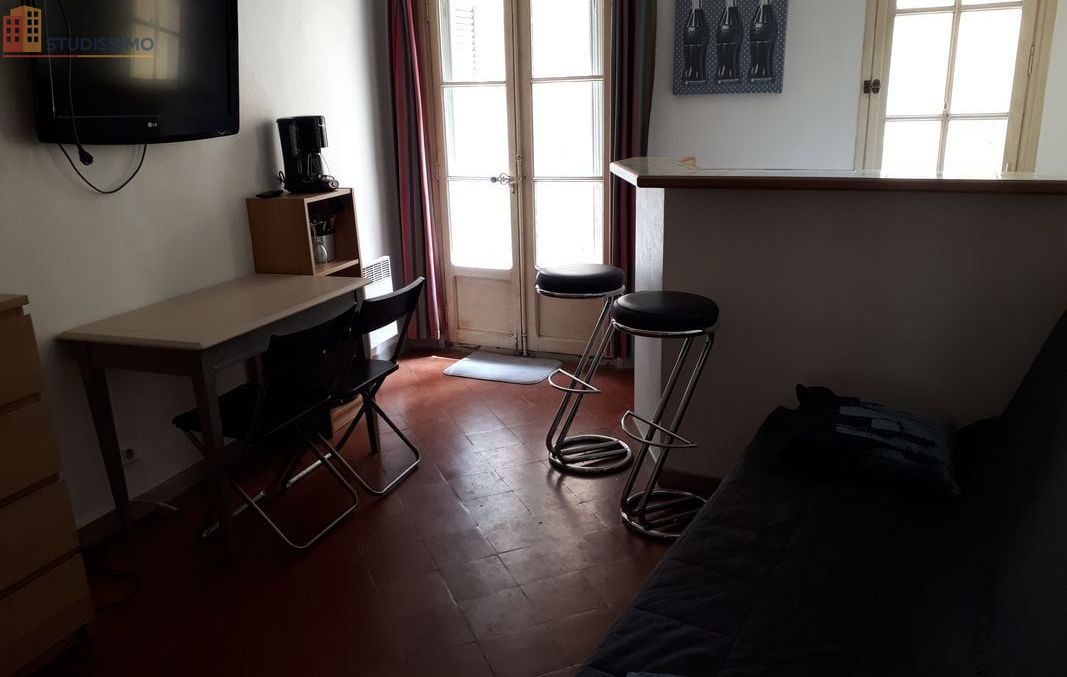 Studio meublé 18m² Aix-en-Provence centre - Quartier Cathédrale - Photo 2