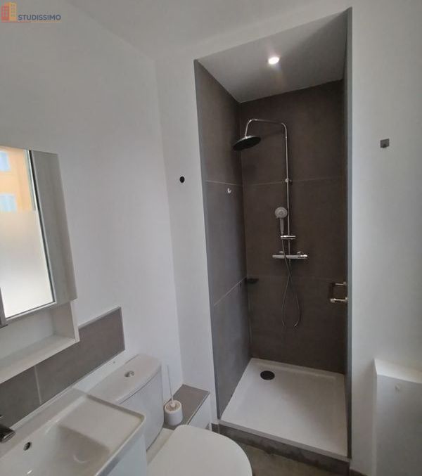 Studio meublé 20m² Salon-de-Provence - Meublé, 1er étage - Photo 2