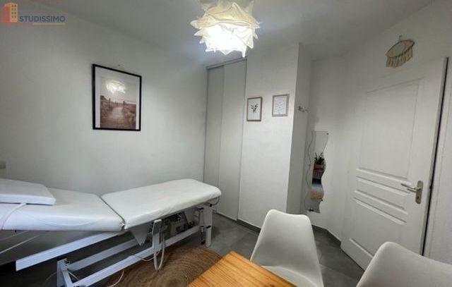 Studio meublé 10m² Saint-Chamas - Local de soins, lumineux - Photo 2