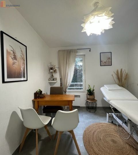 Studio meublé 10m² Saint-Chamas - Local de soins, lumineux - Photo 1