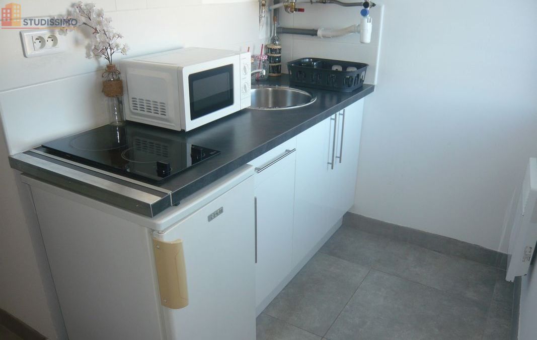 Studio meublé 22m² Miramas - Cuisine séparée, sans vis-à-vis - Photo 2
