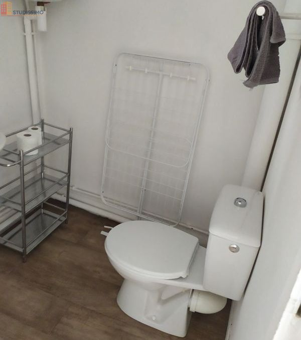 Studio meublé 22m² Caen centre - Calme, centre ancien - Photo 2