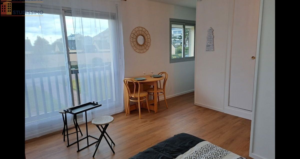 Studio 22m² Courseulles-sur-Mer - Meublé, étage 1/3 - Photo 1