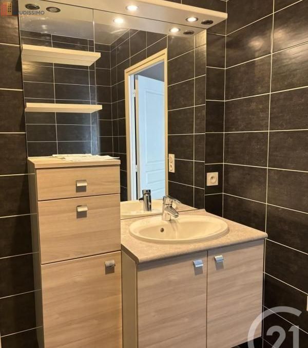 Studio 35m² Aurillac - DPE D, 1er étage - Photo 1