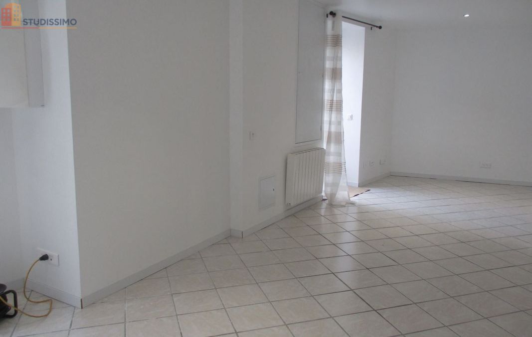 Studio 53m² Montmoreau 16190 - Centre, lumineux - Photo 4