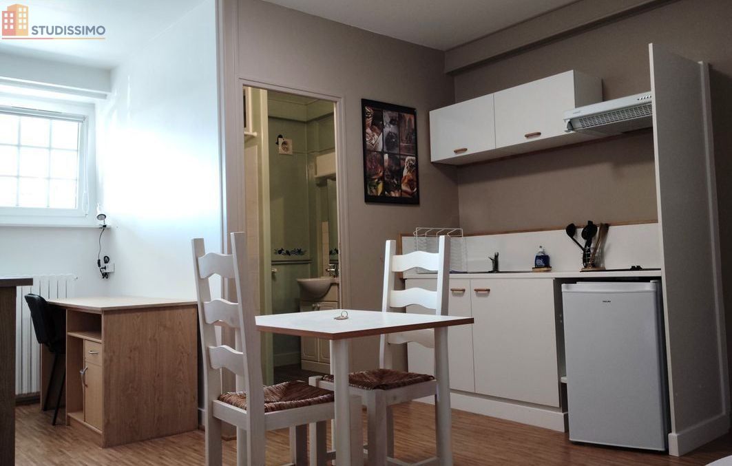 Studio meublé 22m² La Rochefoucauld-en-Angoumois - Meublé, toutes charges comprises - Photo 2