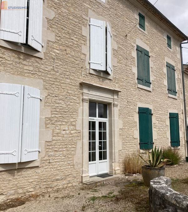 Studio meublé 18m² Mansle-les-Fontaines - Maison bourgeoise, calme - Photo 3
