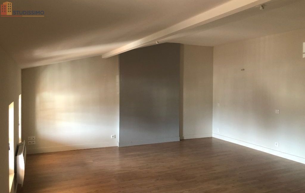 Studio 30m² Saintes - Étage élevé, DPE C - Photo 4