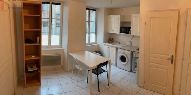 Studio meublé 24m² La Rochelle - Proche marché, lumineux - Photo 2