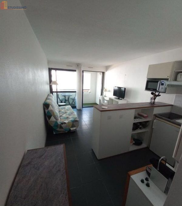 Studio meublé 21m² La Rochelle - Proche port, lumineux - Photo 2