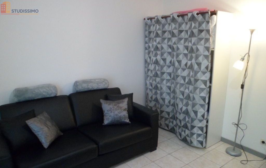 Studio meublé 25m² Rochefort - Meublé, DPE D - Photo 3