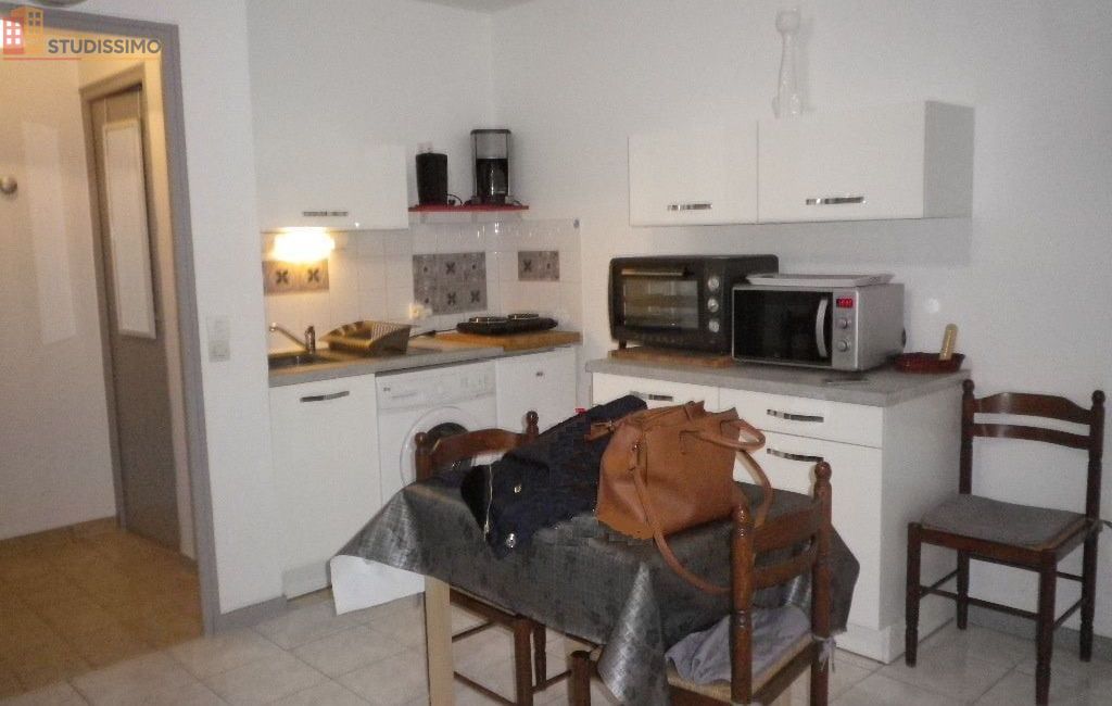 Studio meublé 25m² Rochefort - Meublé, DPE D - Photo 2