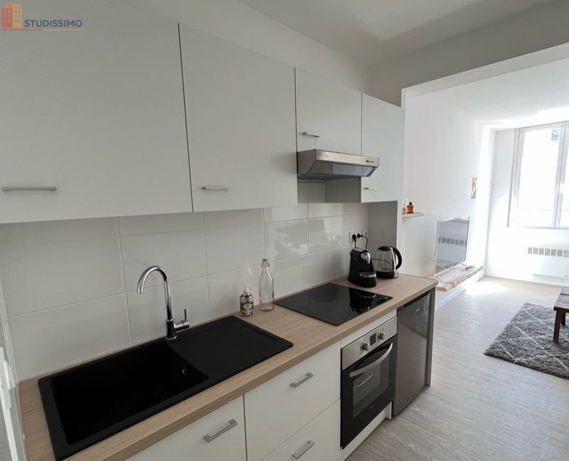 Studio meublé 27m² Rochefort - Meublé, DPE D - Photo 2