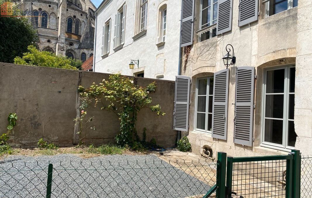 Studio meublé 35m² Bourges - Proche cathédrale, jardin - Photo 1