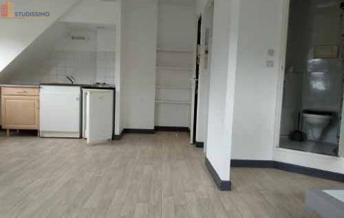 Studio meublé 25m² Guingamp - Lumineux, dernier étage - Photo 2