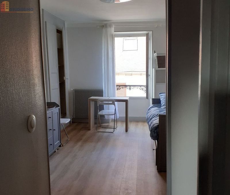 Studio meublé 25m² Boussac centre - Proche commerces, libre - Photo 5