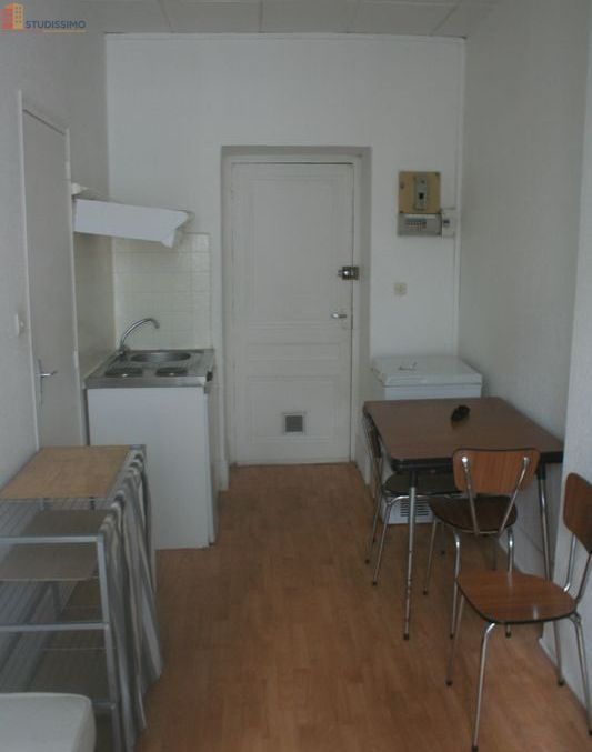 Studio meublé 16m² Besançon - Lumineux, 2e étage - Photo 8