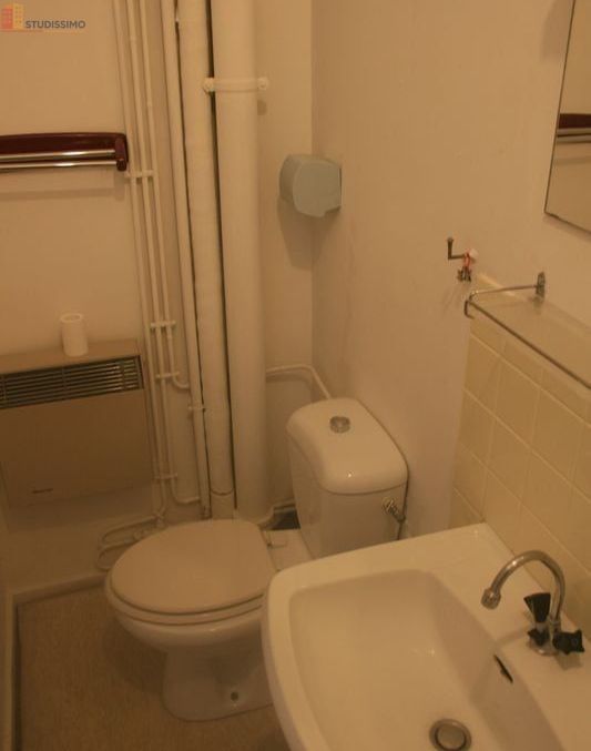 Studio meublé 16m² Besançon - Lumineux, 2e étage - Photo 2
