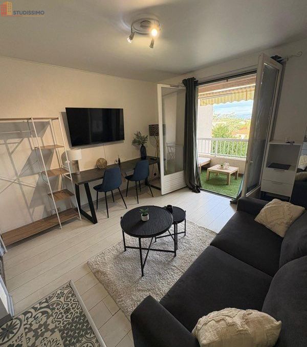 Studio meublé 20m² Romans-sur-Isère centre - Terrasse, parking - Photo 5