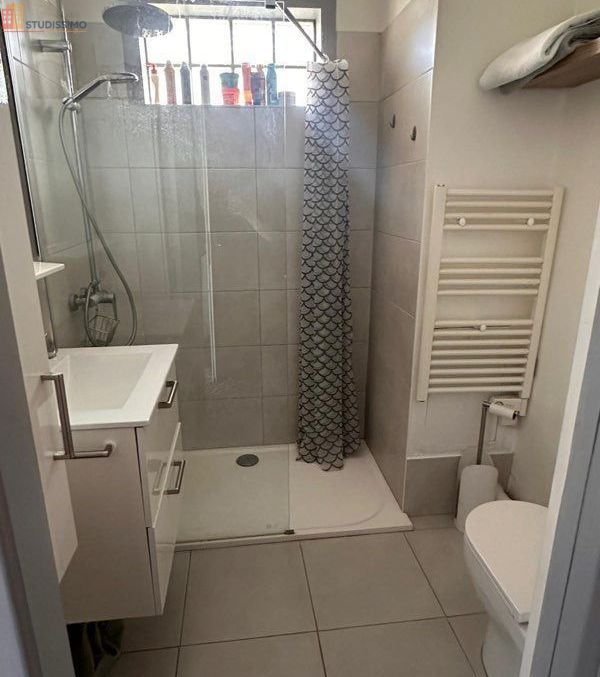 Studio meublé 20m² Romans-sur-Isère centre - Terrasse, parking - Photo 2