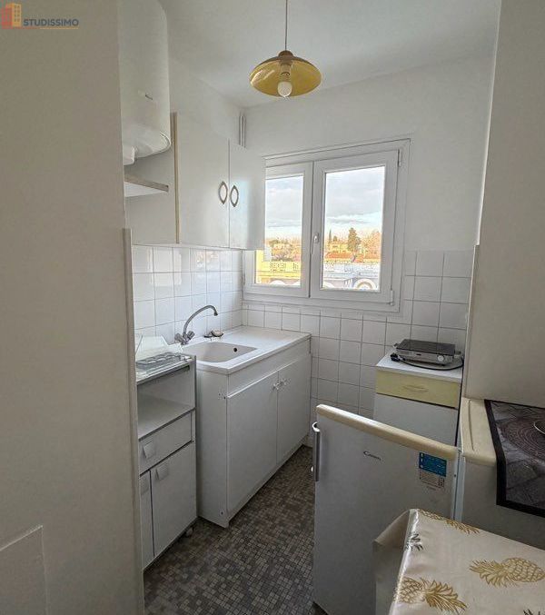 Studio meublé 26m² Valence centre - Dernier étage, lumineux - Photo 2