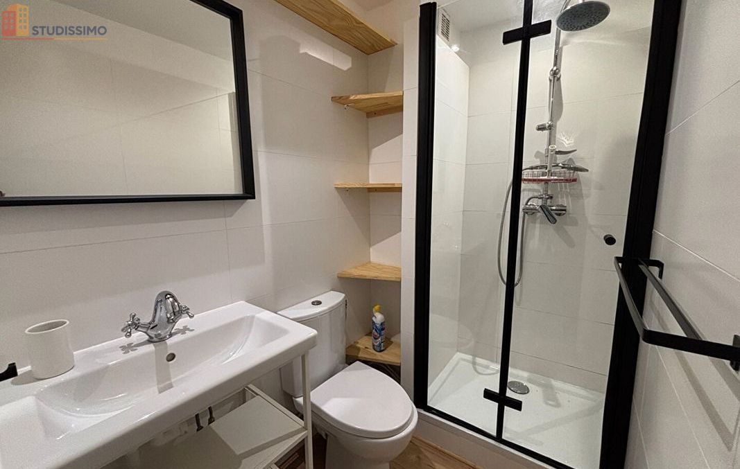 Studio meublé 17m² Nîmes centre - Meublé, 2e étage - Photo 3